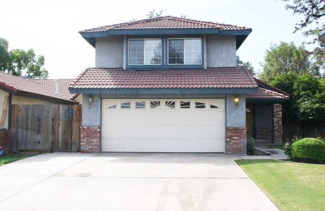 4615 Gardenwood Lane NICE 3bd 2.5ba Two Story in Southwest Bakersfield