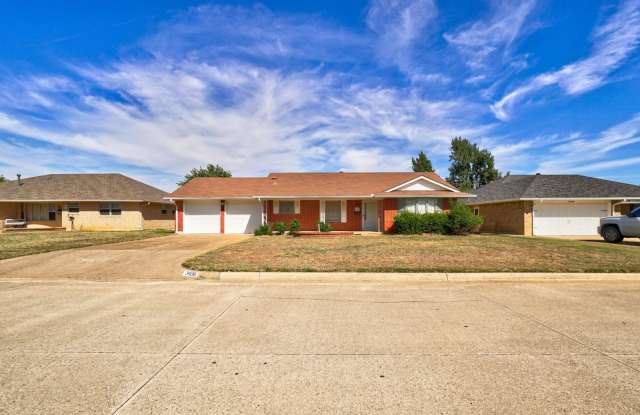 3 Bed 2 Bath in Midwest City!