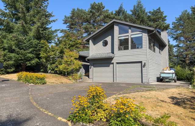 Spacious 3 Bedroom Cul-De-Sac Home in Cedar Mill with Easy Access to Nike, Intel, and St. Vincent
