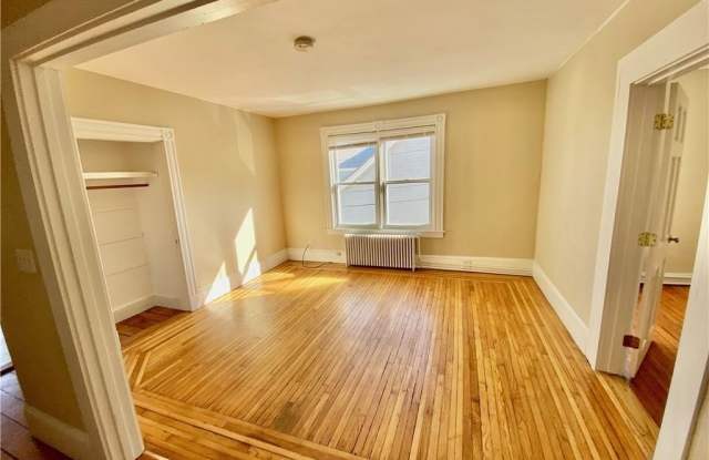 Photo of 67 Roseneath Avenue unit: 2