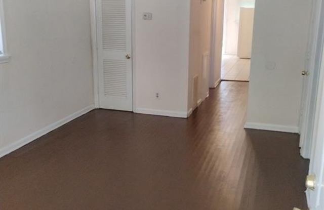 2908 Marshall Avenue