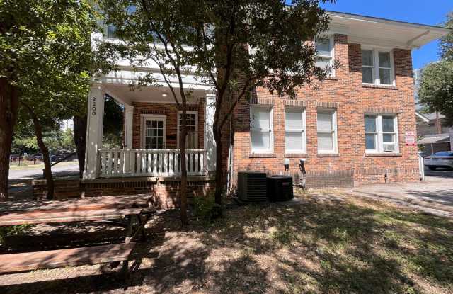 3bed/1bath Duplex on West Campus