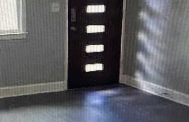 360 SE Cherokee Avenue