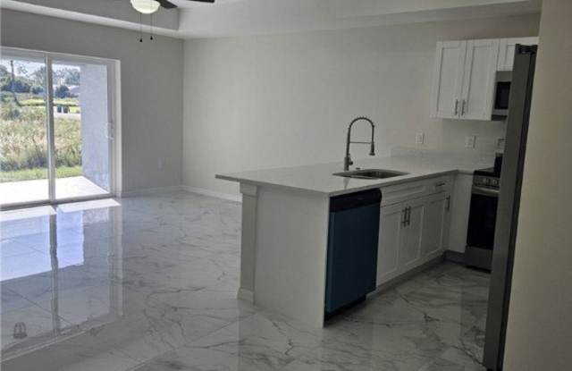 397 Carrillon Avenue S