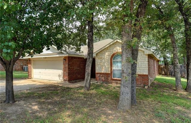 537 Harbor Crest Road - 537 Harbor Crest Road, Azle, TX 76020