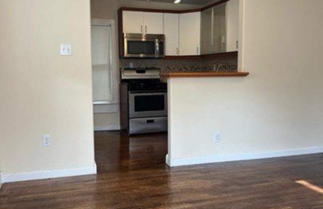 Photo of 429 W Mistletoe