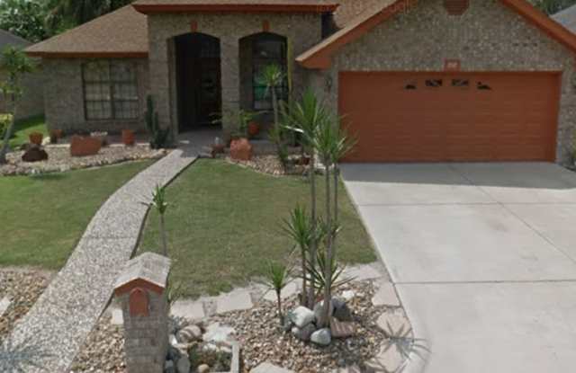 2517 Thomas Ln - 2517 Thomas Lane, Harlingen, TX 78550