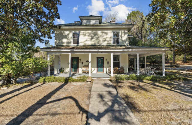 407 E Main St