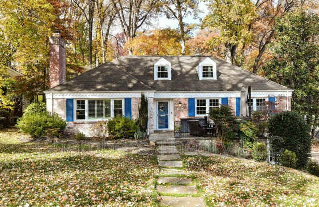 Photo of 3061 N Oakland St