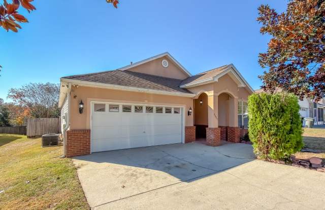 FABULOUS 3/2 NE House w/ Garage, Screen Porch, Fenced Yard,  Spa Tub! $2000/month! Available NOW!