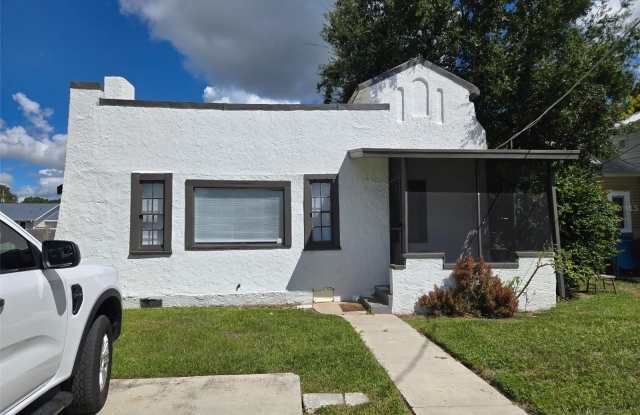 Photo of 403 AVENUE J SE