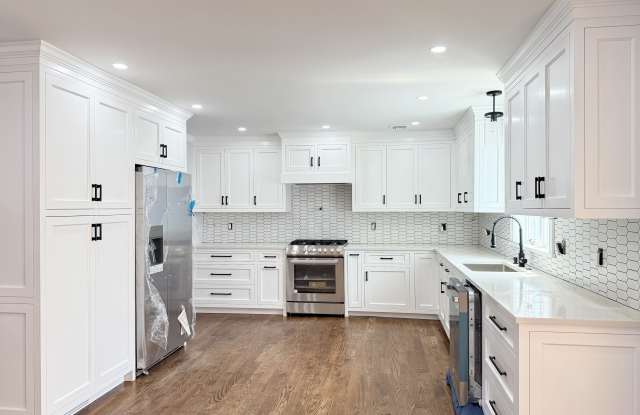 40 East Pasadena Place