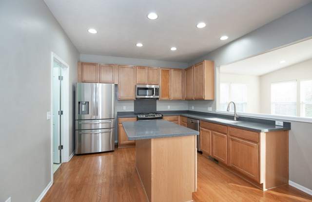 Welcome Home! 4 Bedroom/2.5 Bath Home in Avon!