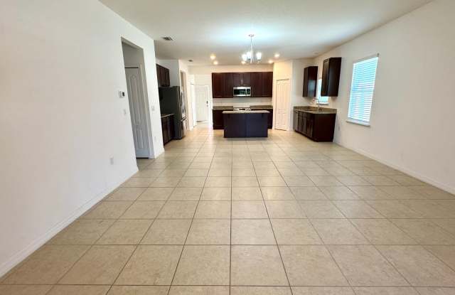$500 OFF 1st Month's Rent! 3 bedroom 2 bath w study in Newberry