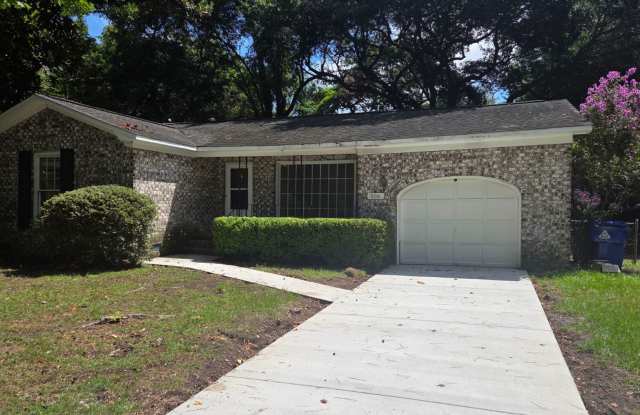 3BR/2BA Home with Fireplace and Fenced Yard in Mt Pleasant