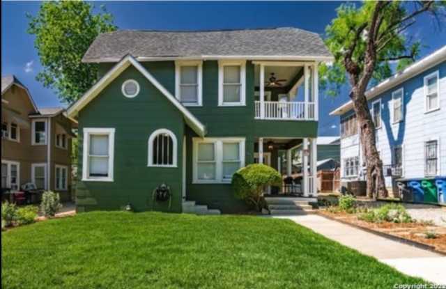 1011 West Mistletoe Avenue