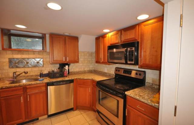 Photo of Really nice 3 bed 2 bath in the south end......BROKER FEE PAID BY OWNER!!!