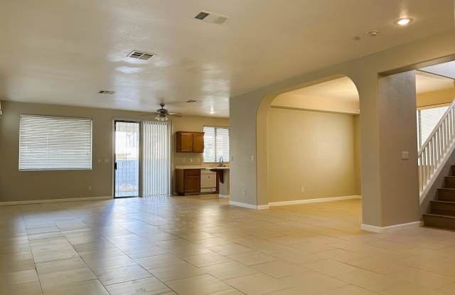 Villa Trieste Court--6084