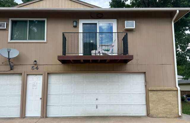 Charming 2BR Townhome w/ Attached Garage in Prime Lakewood Location!