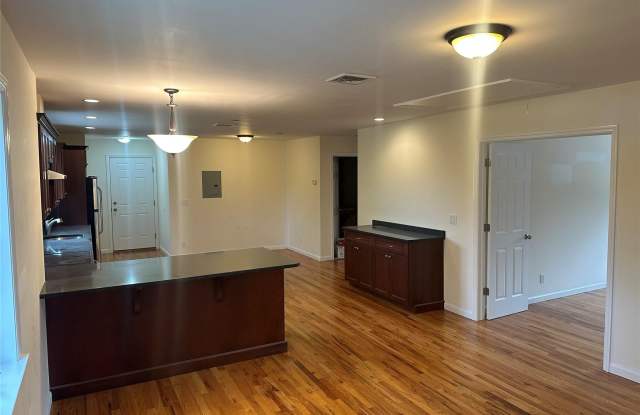 3 Old Tomahawk Street unit: B