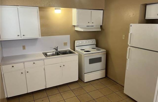 942 Weaver Street unit: 32