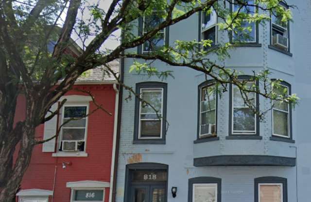818 W Walnut St