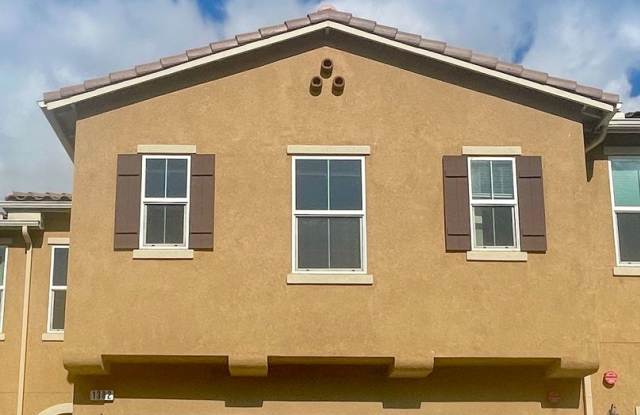 3 Bdrm, 2.5 Ba Townhouse w/2 Car Attached Garage Available For Rent