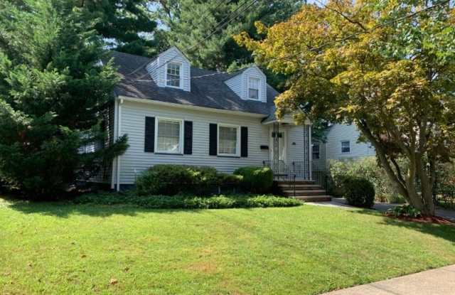 121 Henshaw Ave - 121 Henshaw Avenue, Union County, NJ 07081