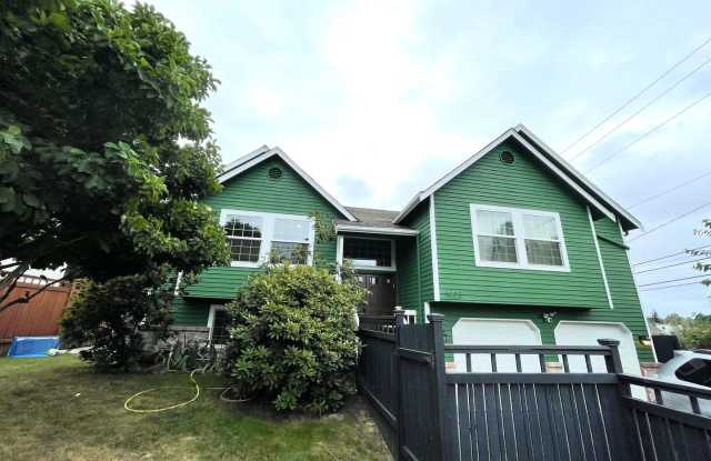 Photo of Spacious Corner-Lot Home 4 bed 3 bath – Green Lake, Seattle, WA