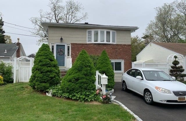 24 Woodbine Avenue - 24 Woodbine Avenue, West Babylon, NY 11704