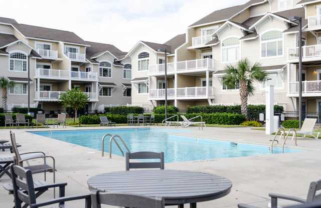 (C201) 670 St. Joseph St, Unit 204, Carolina Beach, NC 28428