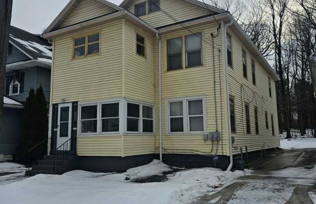 305-307 Gridley Ave.