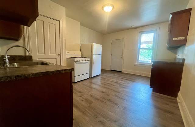 Photo of Large 3 BR in South Oakland! Covered Balcony! Close to Campus!