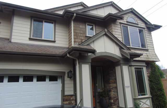 4+ Bedroom/2.5 Bath Luxury Kirkland Home.  Spacious Home, Rose Hill Area!  A Must See!