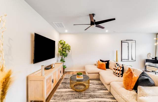 3133 Hutton Gardens Lane