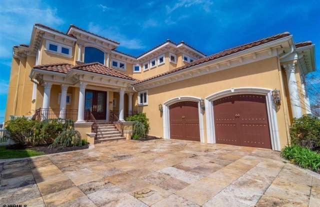 530 W Shore Dr 530 W Shore Dr