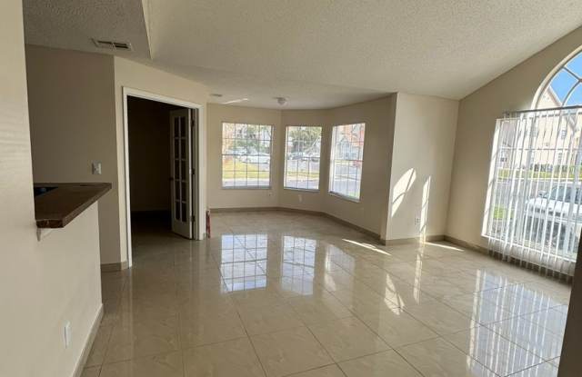 Beautiful 3bed/2bath in Hidden Springs Condominium ( Altamonte Springs - 1st Floor w. screened porch)