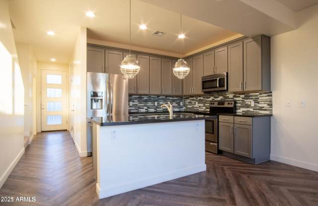 Photo of 1270 E CURRY Road