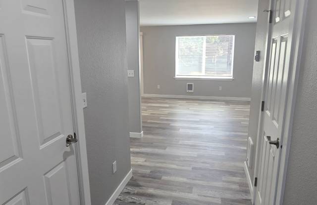 5318 108th ST NE - B