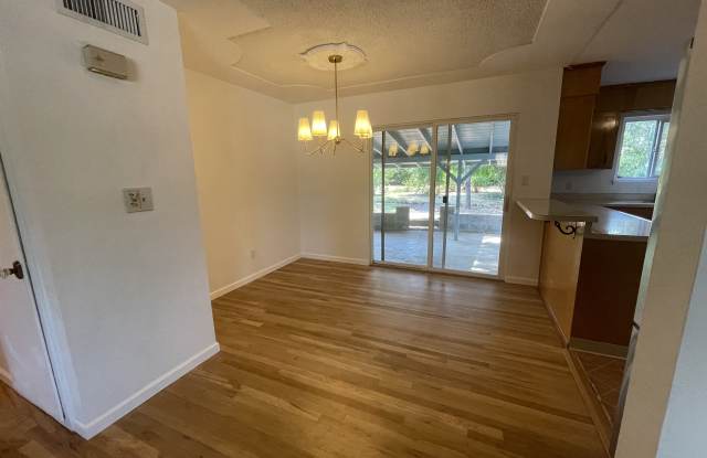 2117 Deerfield Avenue