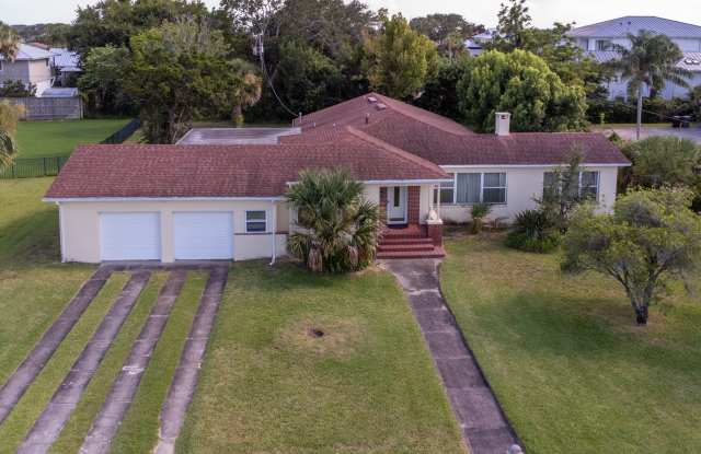 Davis Shore 4/2 Single Family Home