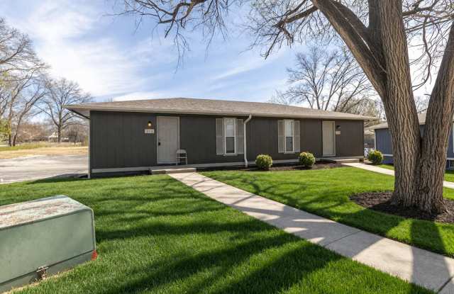 Stonegate Complex -- Fully Furnished and Utilities Included!