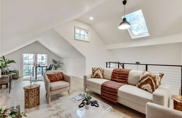 Photo of 901 Argonne Avenue NE unit: B