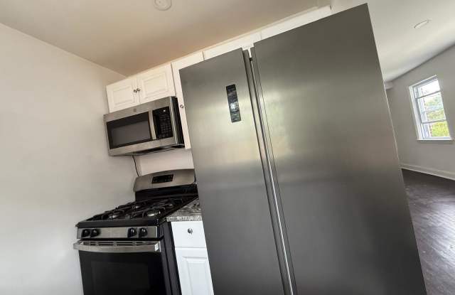 616 Cora Pl