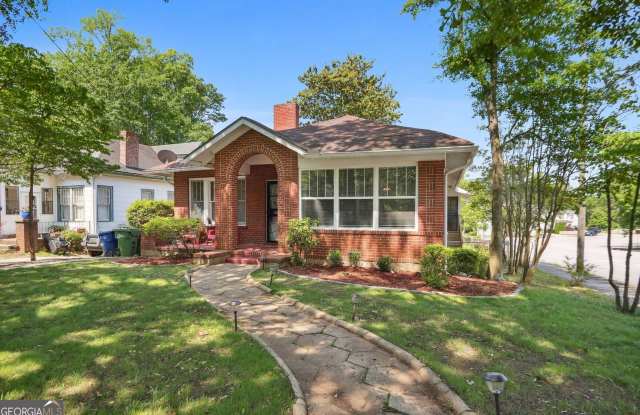 203 Winter Avenue NE