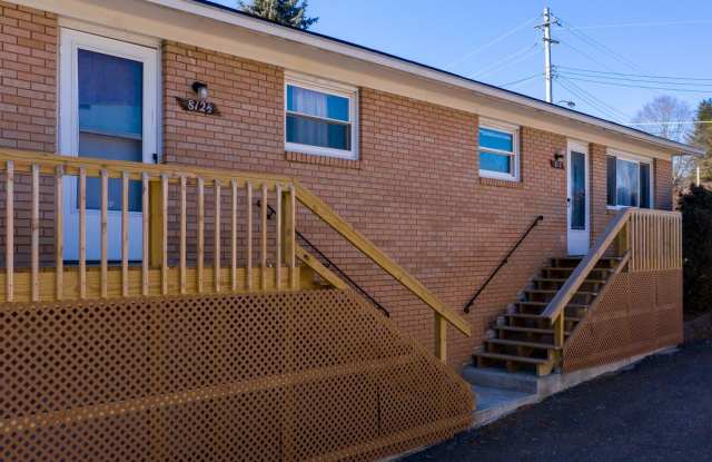 HALF DUPLEX W/ GARAGE MADISON SCHOOLS!