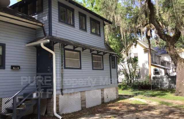 742 SE Sanchez Avenue