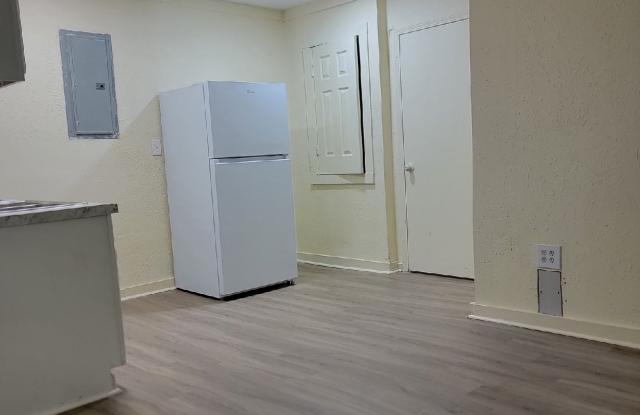 Photo of 1206 Mc Innis Avenue - B