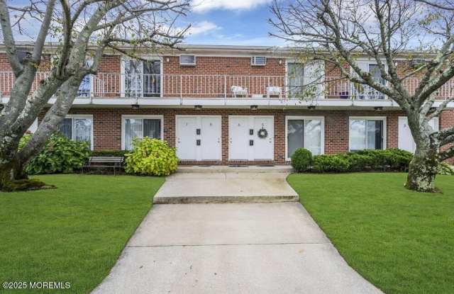 114 3rd Avenue unit: 8