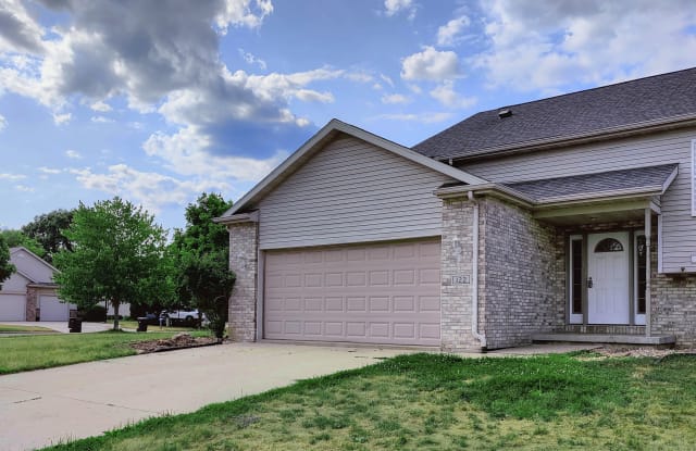 122 Paradise Cir - 122 Paradise Circle, DeForest, WI 53532